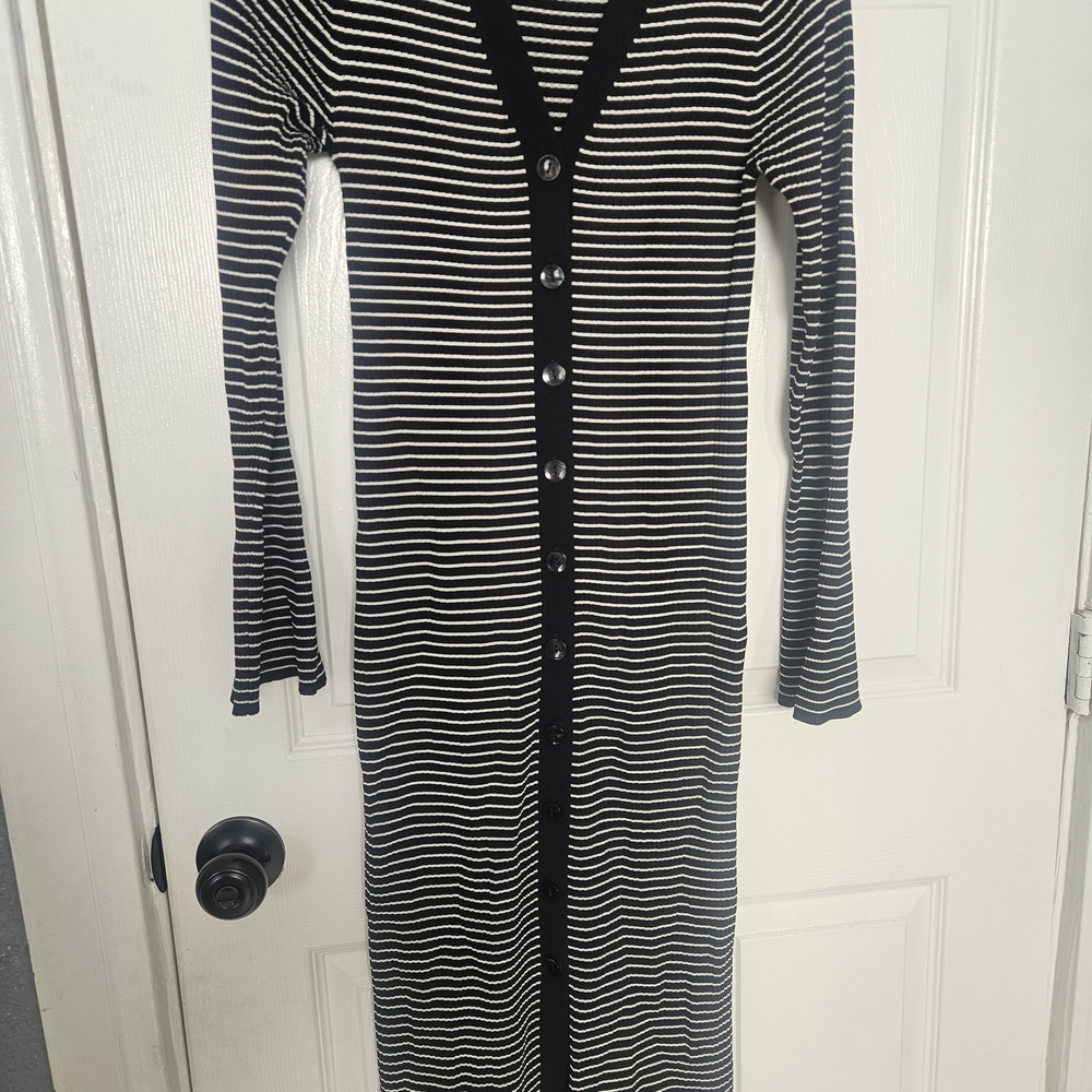 a new day Black and White Long Sleeve Dress Xs But Are Strech - Picture 2 of 7